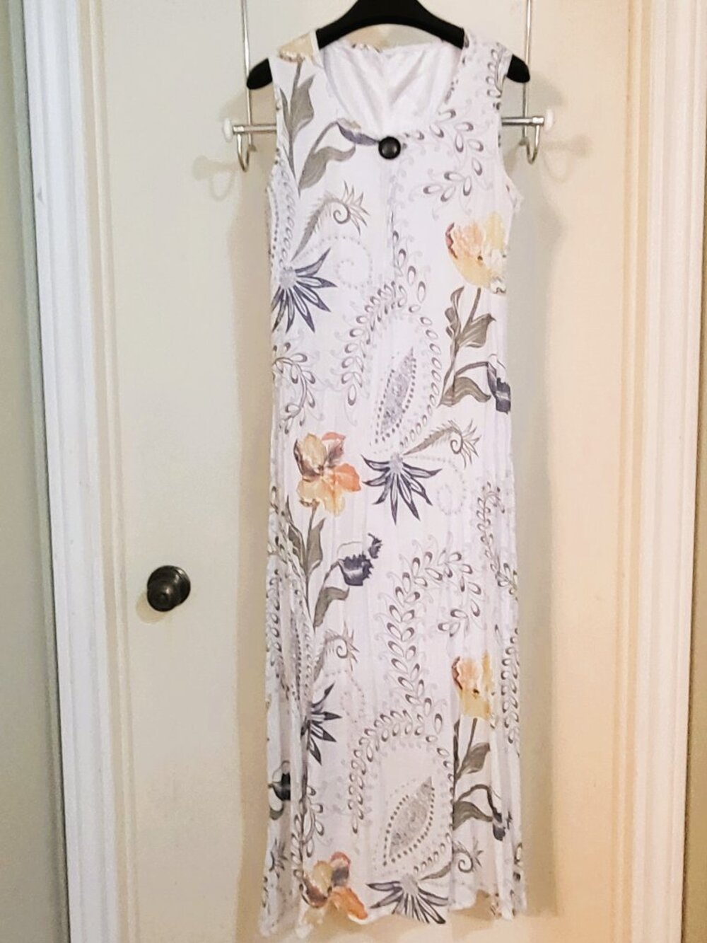 Unbranded Sleeveless crinkle White Floral Sundress  - Size Medium - Picture 4 of 10